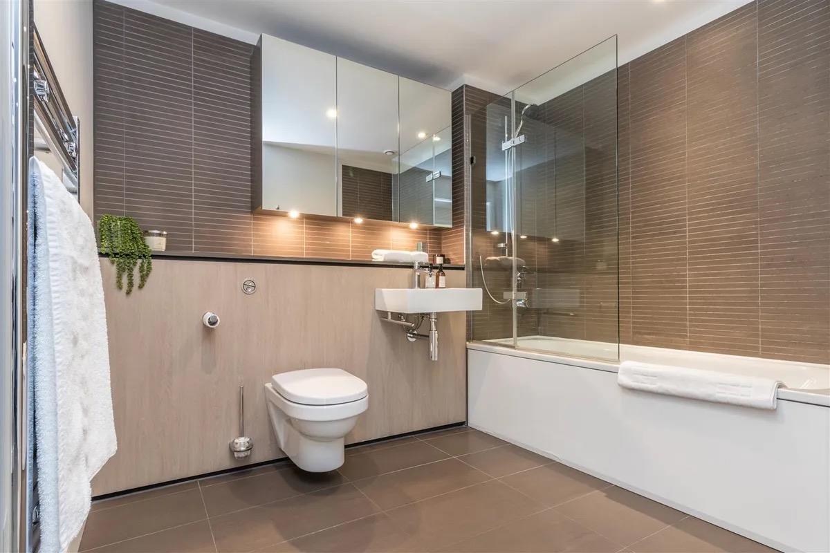 3 bed property in Merchant Square East, London